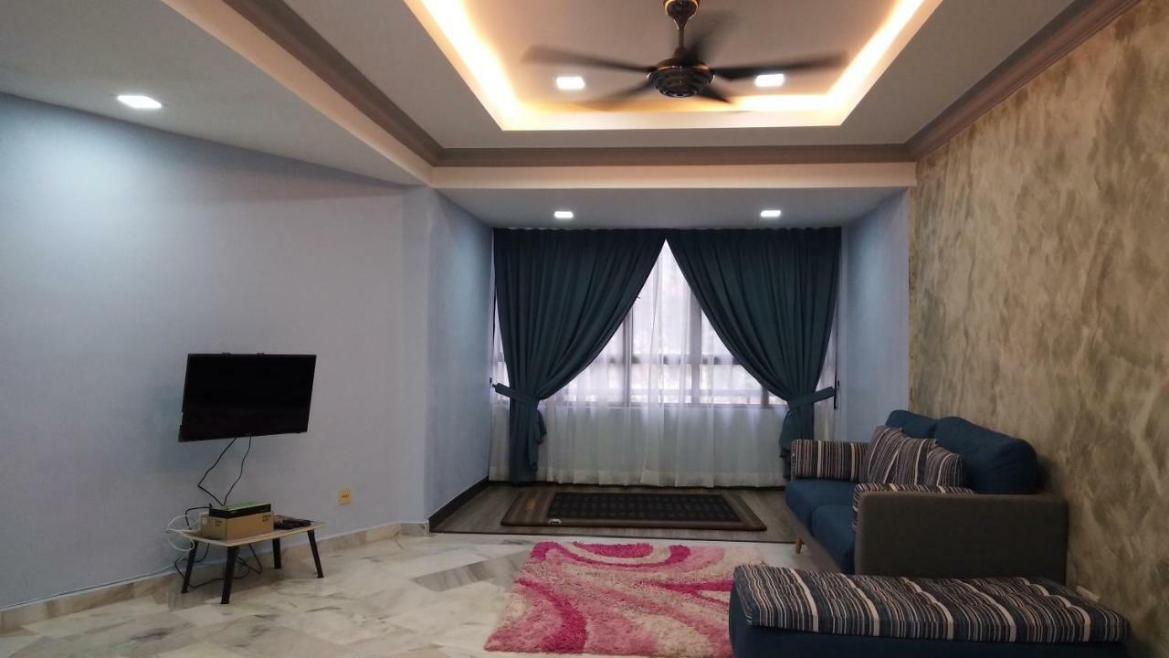 Homestay Vip Templer Impian Rawang Exterior photo